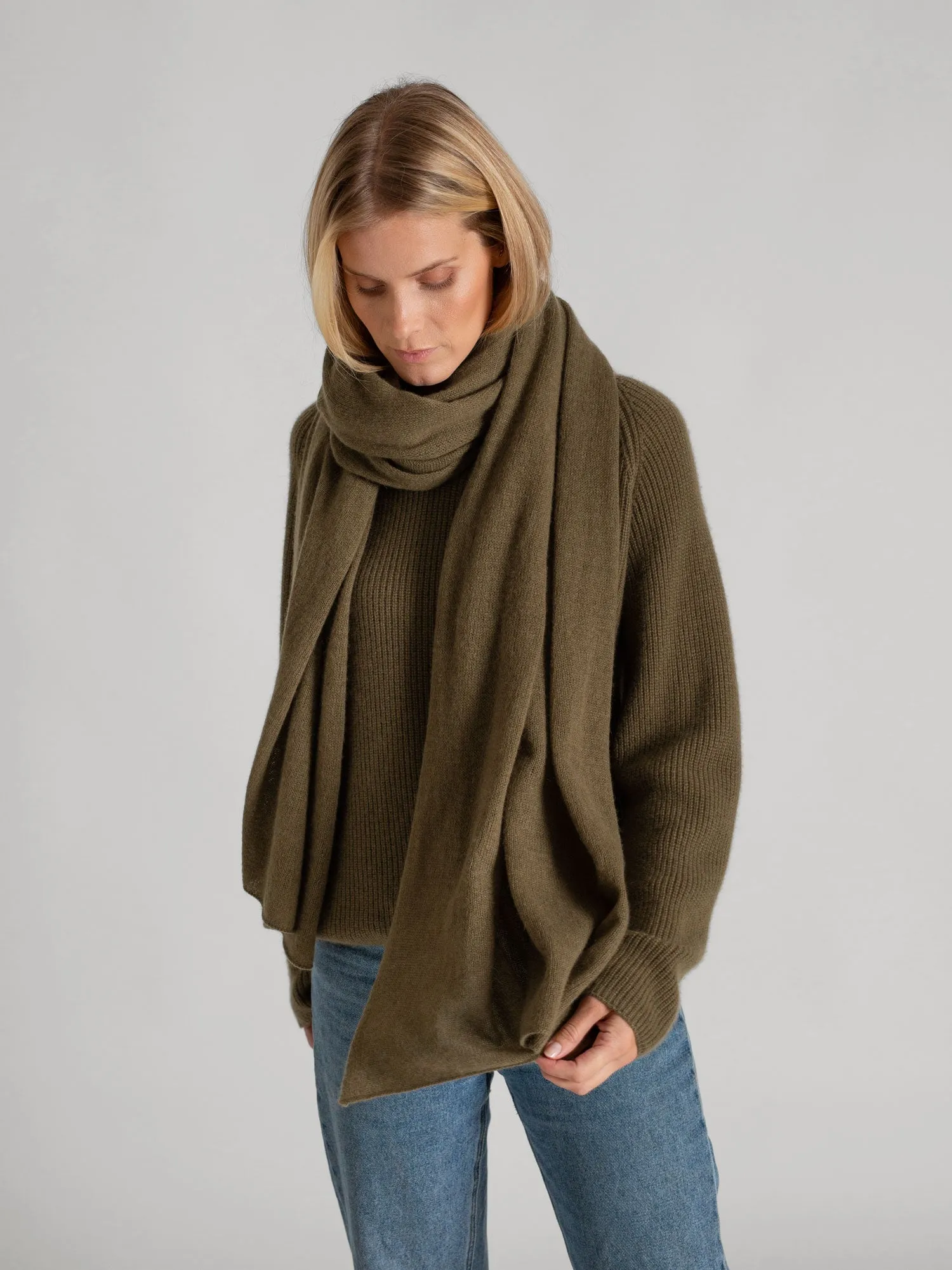 Airy cashmere scarf "Flow" - hunter