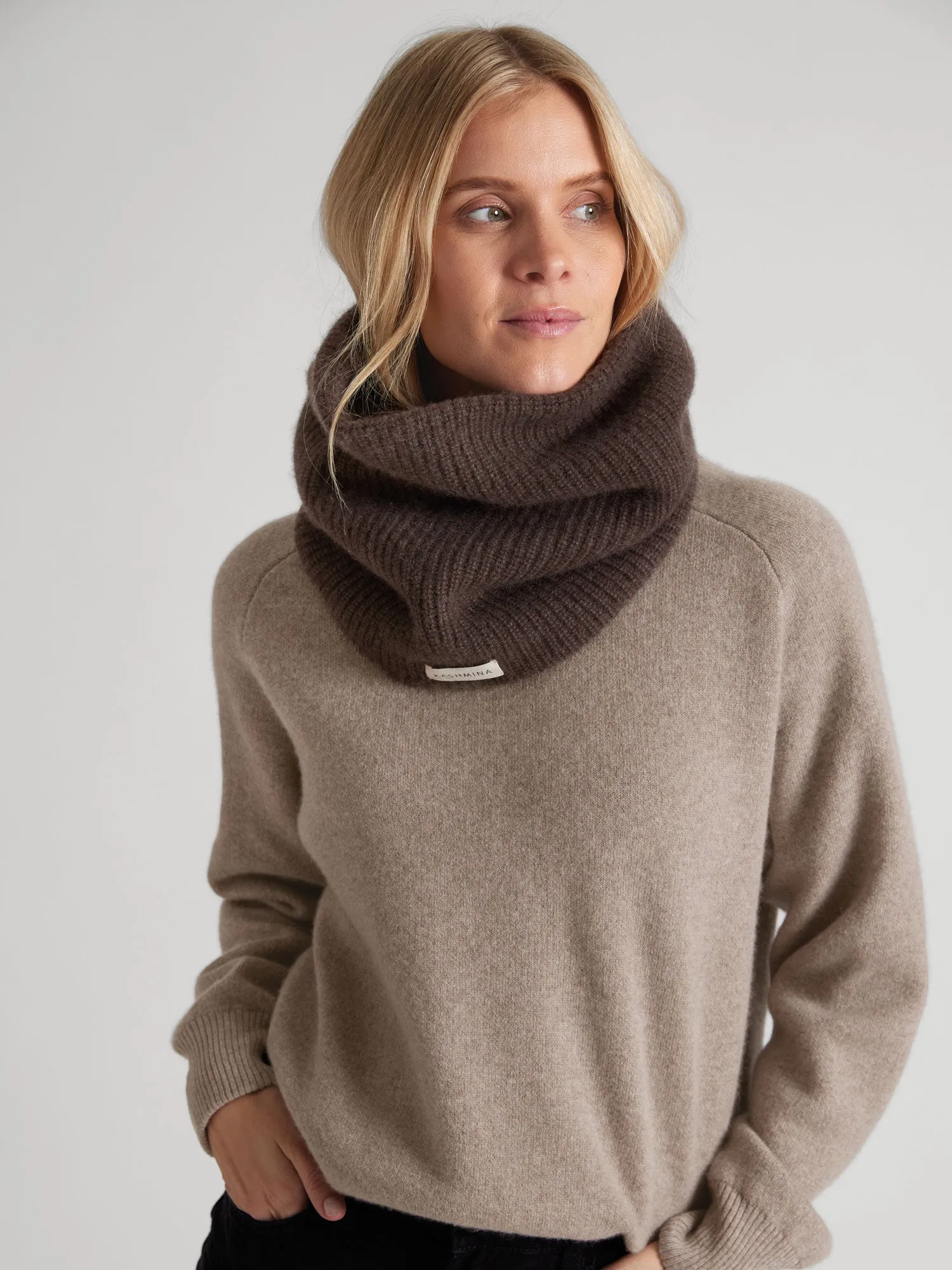 Cashmere snood "Erika" - dark brown