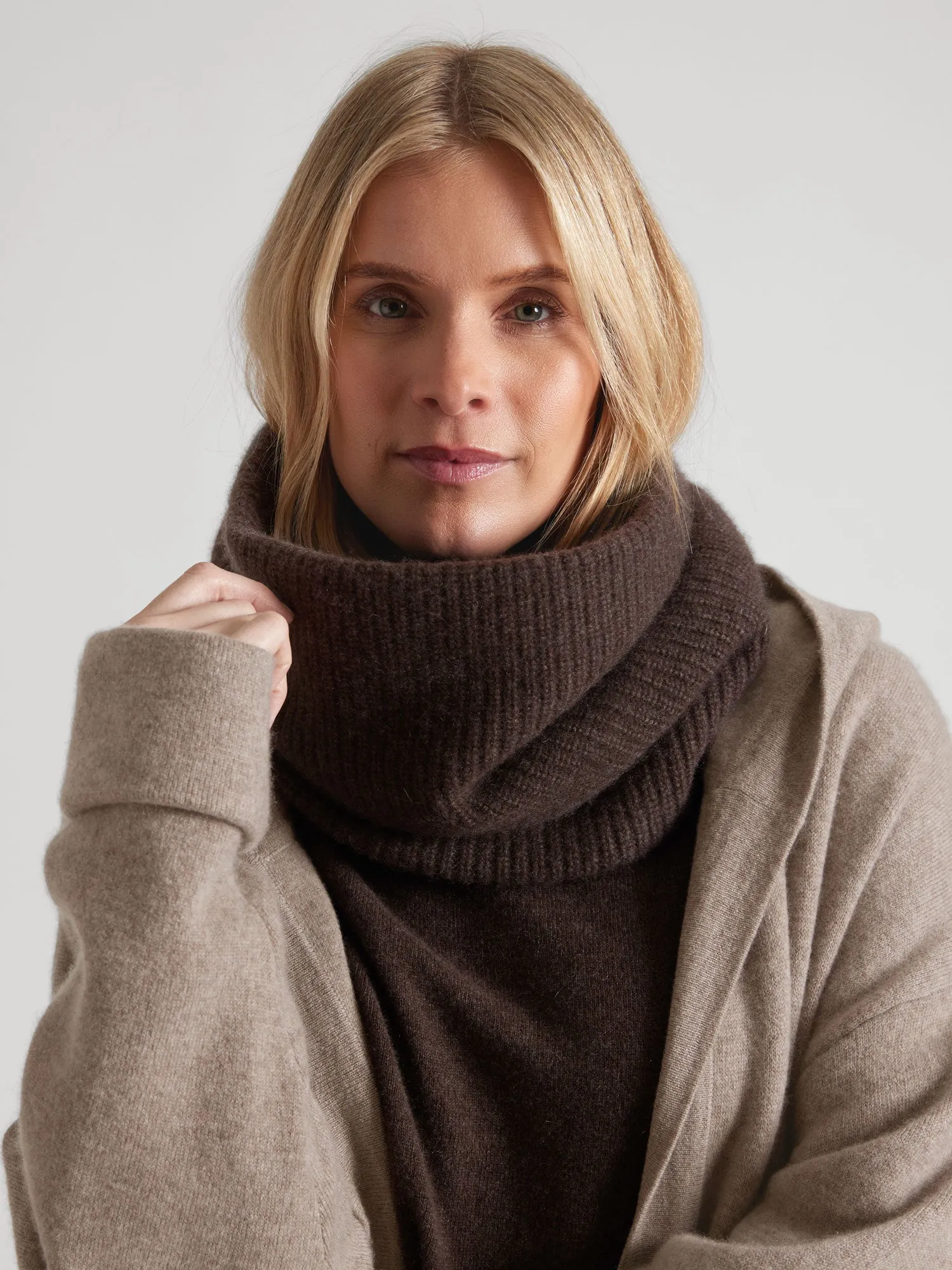 Cashmere snood "Erika" - dark brown