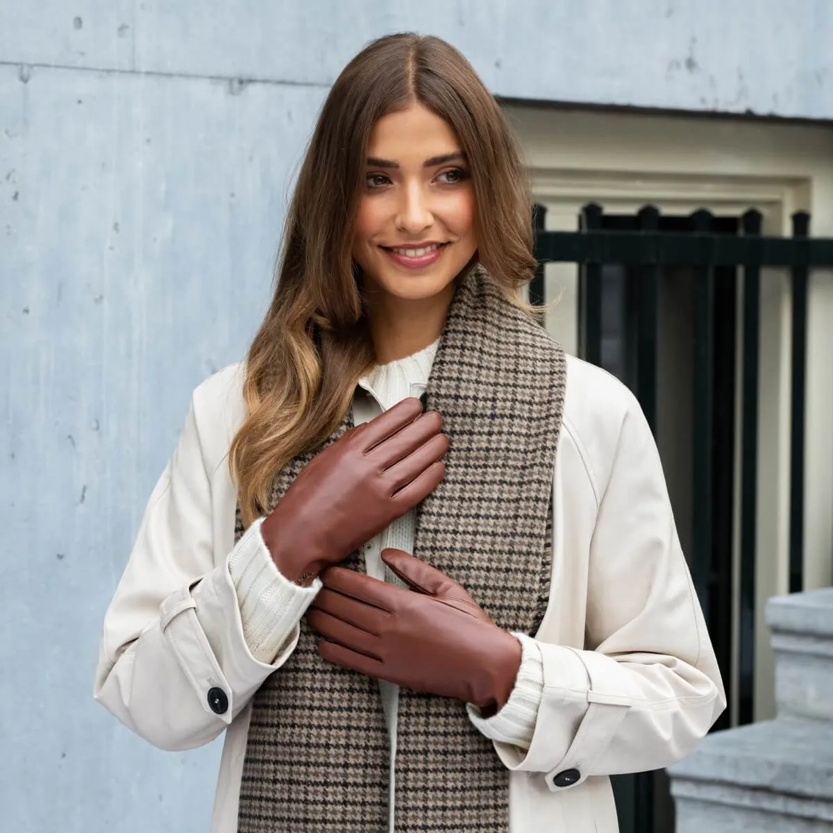 Ivy (cognac) - sheepskin leather gloves with wool/cashmere lining & touchscreen feature