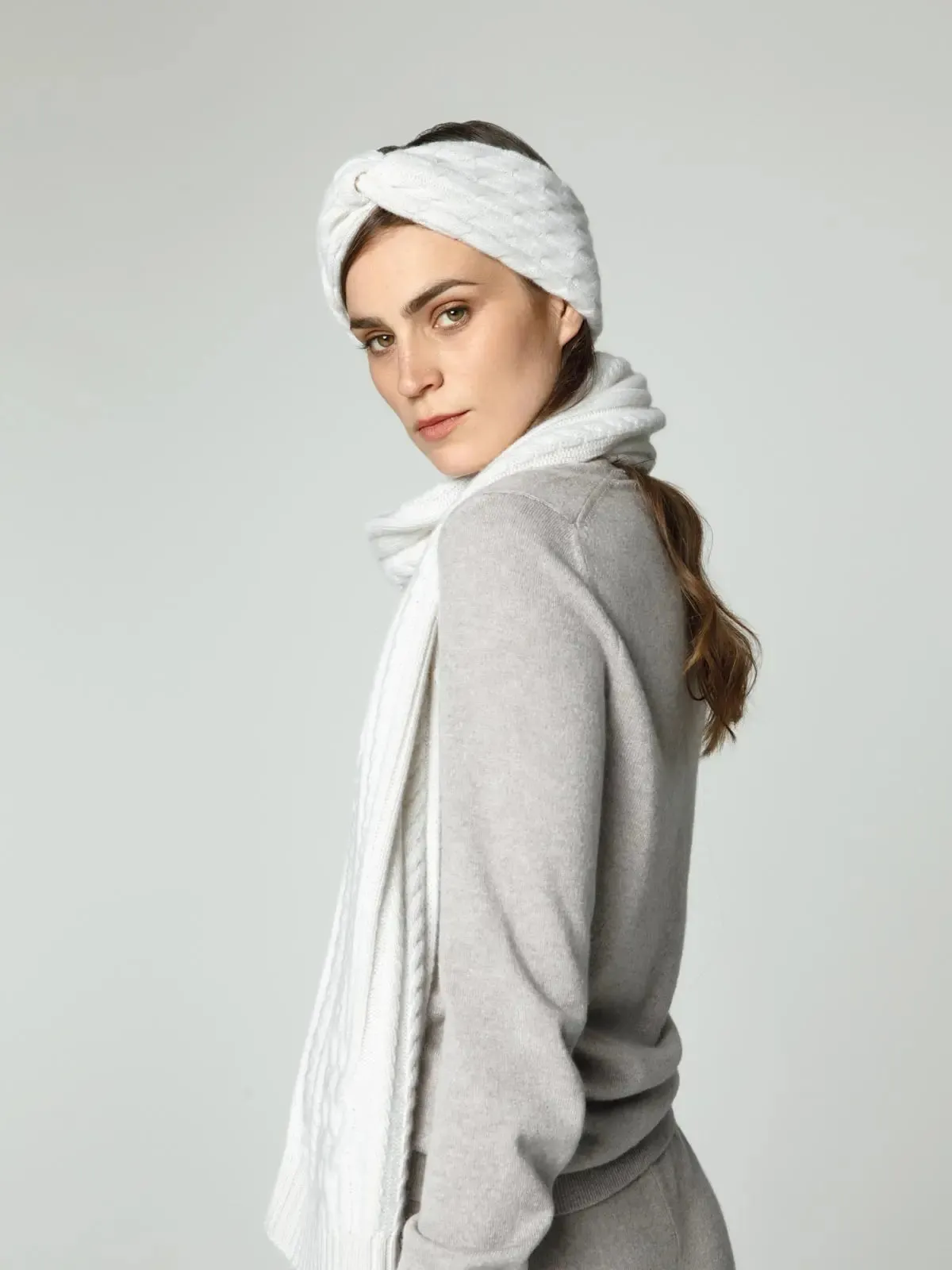 Scarf cashmere in shade Ice White