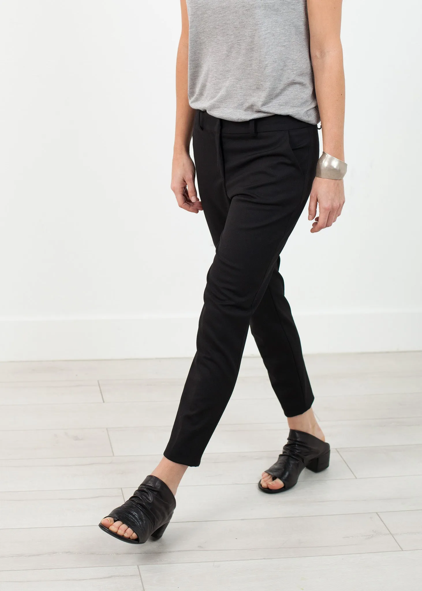 Stretch Fitted Pant in Black -UEB