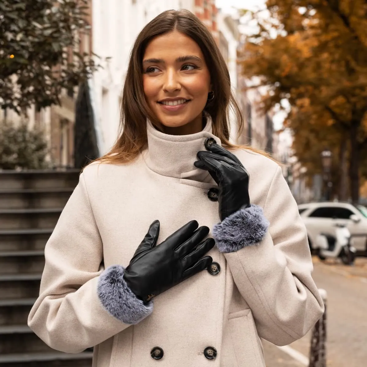 Vera – luxurious leather gloves with faux fur at the wrist and touchscreen feature