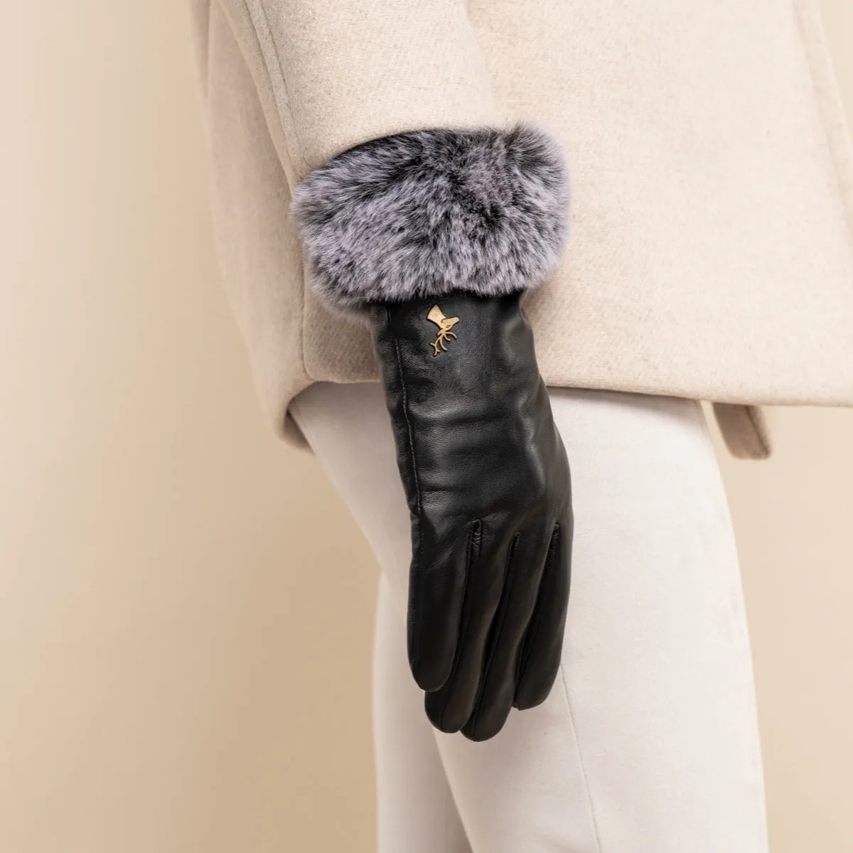 Vera – luxurious leather gloves with faux fur at the wrist and touchscreen feature