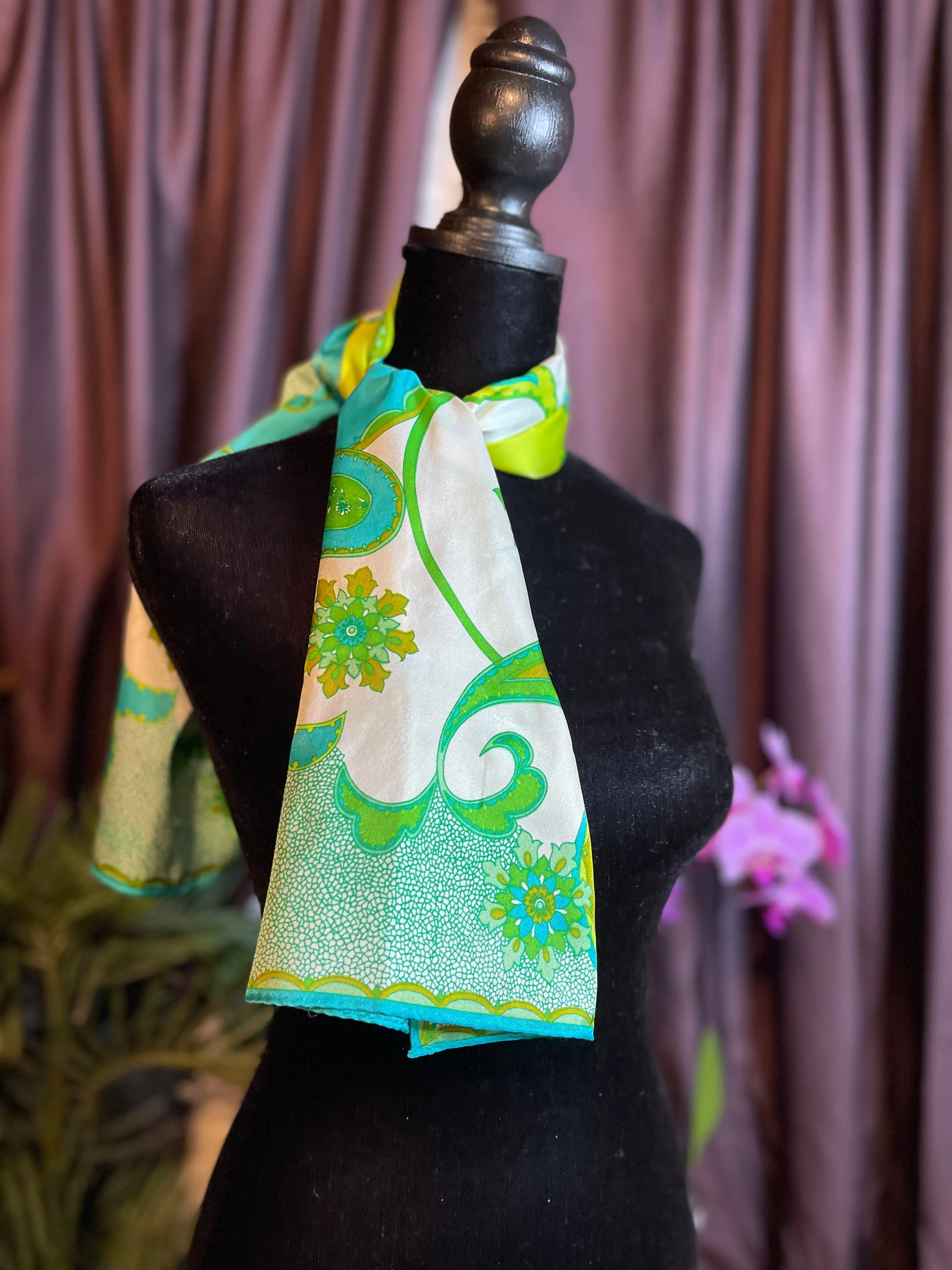 Vintage silk oblong Green/ blue paisley Scarf