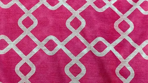 Womens Interlocking Chain Square Pattern Scarf w/ Zipper Pocket - Pop Fashion (Pink)